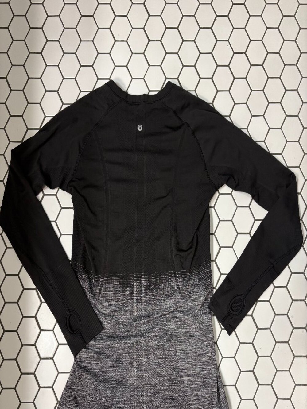 Lululemon Swiftly Tech Long Sleeve Crew Size 10 White Black Ombre Running Top - Picture 3 of 4
